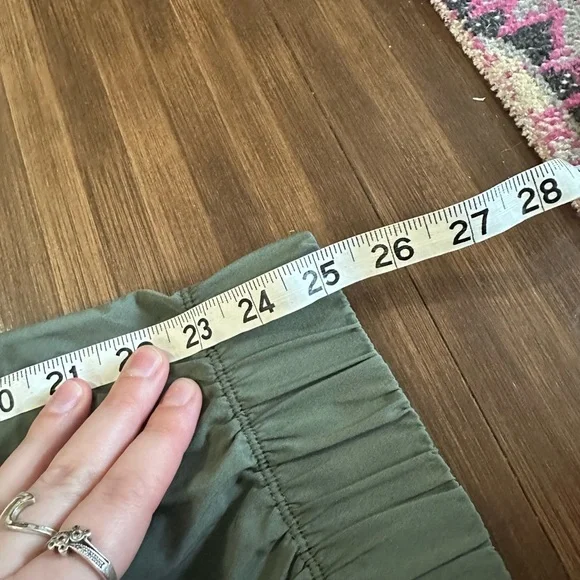 Vuori women’s villa jogger army green size medium style VW439 - Picture 6 of 6